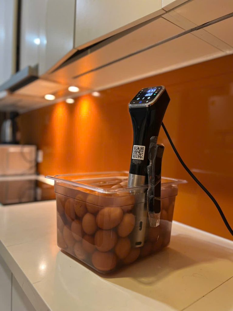 Doanh nhân hiện đại lựa chọn bữa ăn lành mạnh và chủ động với sous vide FFE