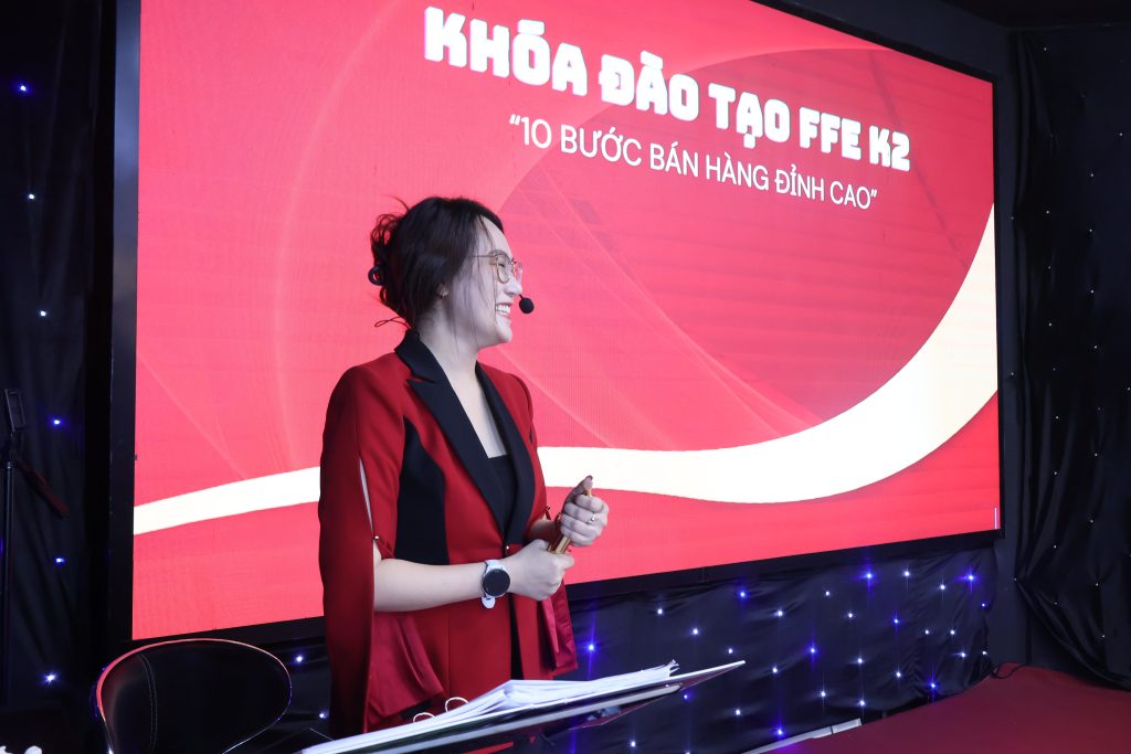 Tạ Kỳ Anh trong khóa đào tạo bán hàng