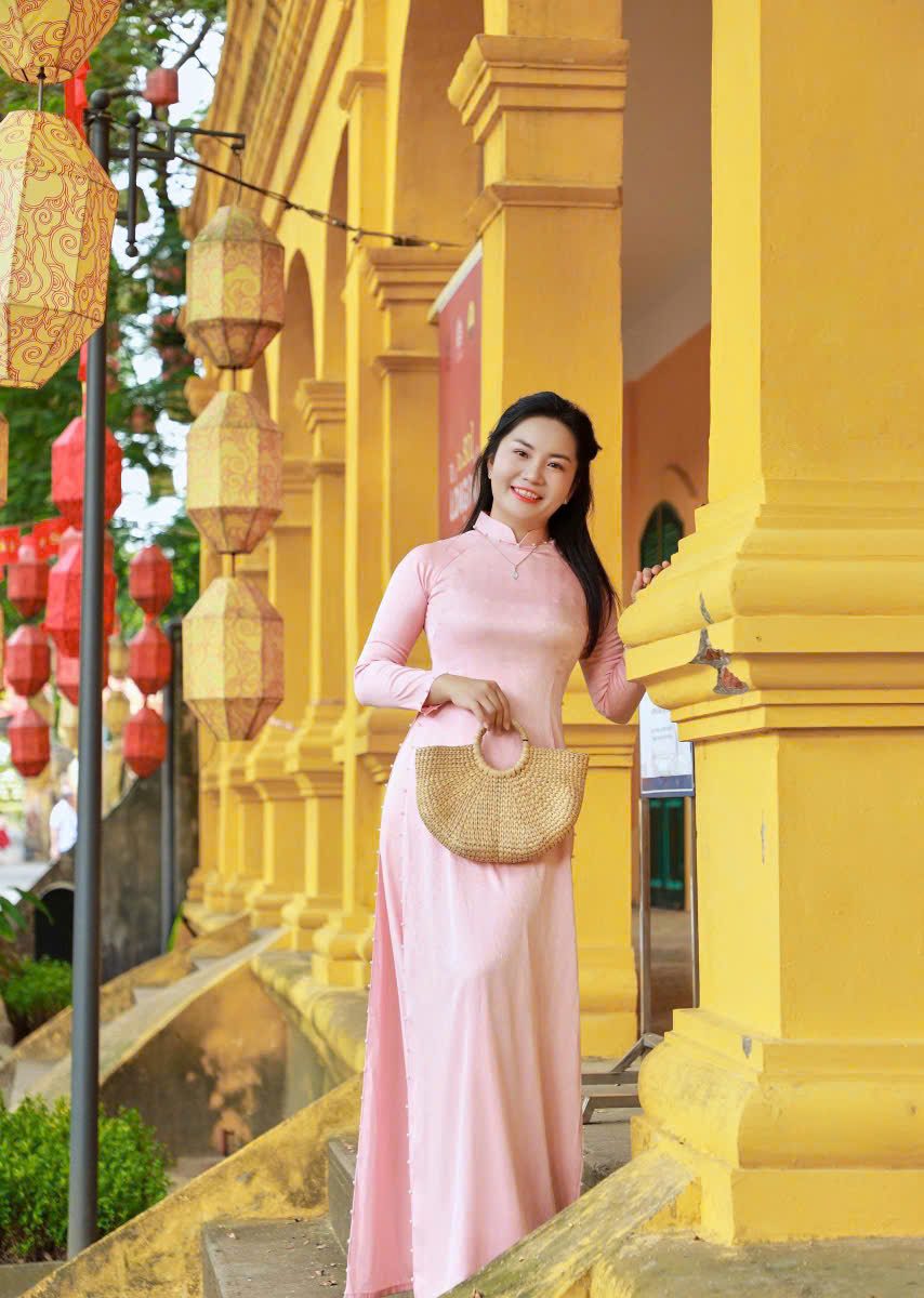 Lê Thị Nhung và đội ngũ công nhân trong nhà máy dệt may hướng đến giá trị bền vững